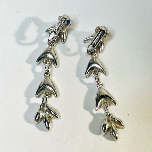 Unique Vtg “Sarah Cov” silvertone/CZ  2” drop clip on earrings - Picture 4 of 5